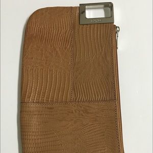 Prune wristlet purse